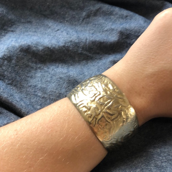 Gold bangle - Picture 3 of 3